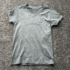 Lululemon swiftly tech waist length short sleeve shirt